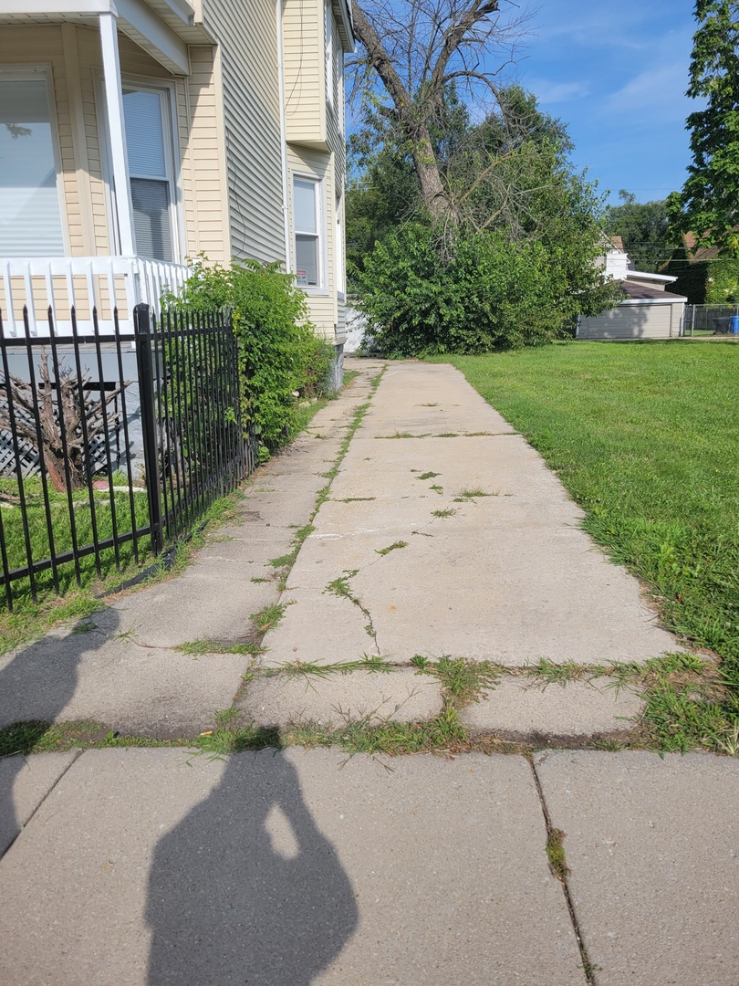 12033 South Wallace Street Chicago IL 60628