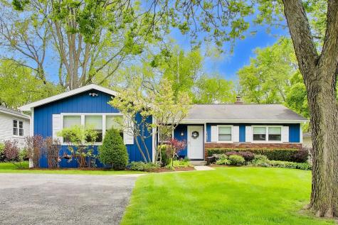 157 Walton Street Barrington IL 60010