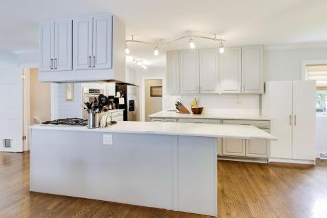 157 Walton Street Barrington IL 60010