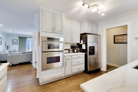 157 Walton Street Barrington IL 60010