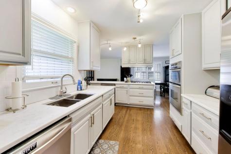157 Walton Street Barrington IL 60010