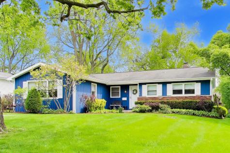 157 Walton Street Barrington IL 60010