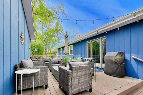 157 Walton Street Barrington IL 60010