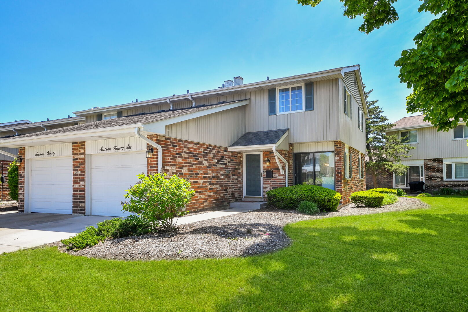 1696 Darwin Court Wheaton IL 60189