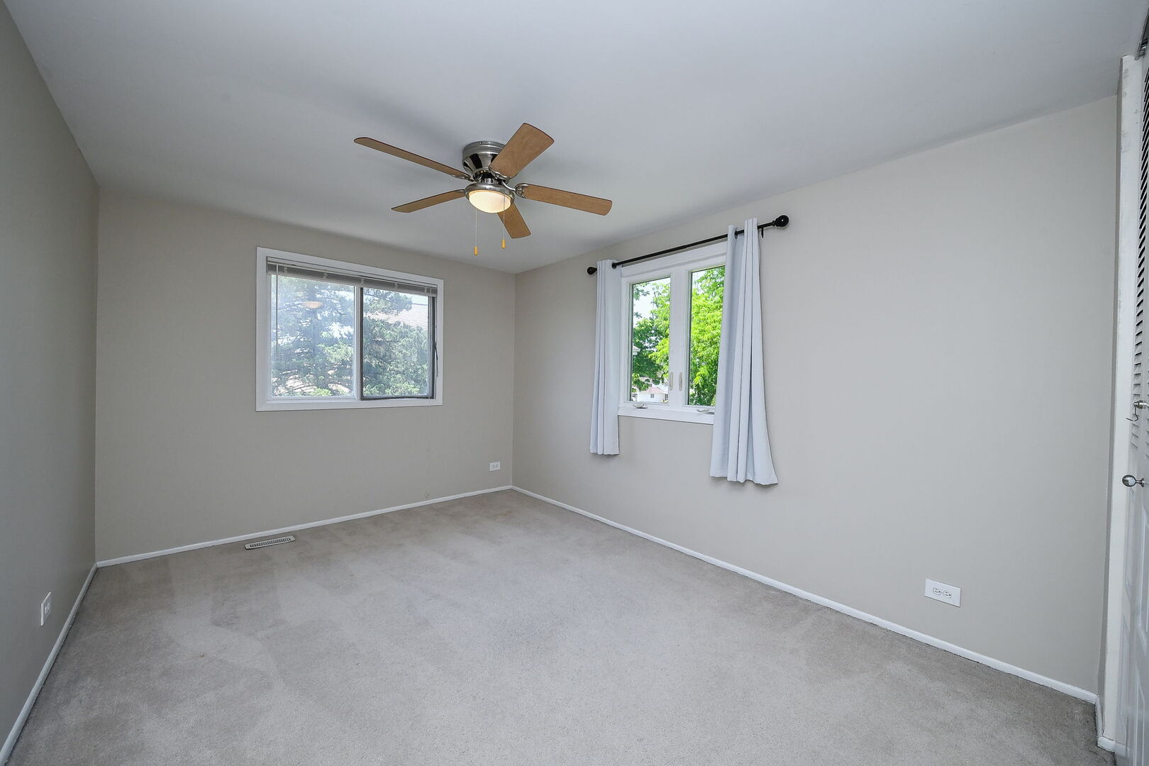 1696 Darwin Court Wheaton IL 60189