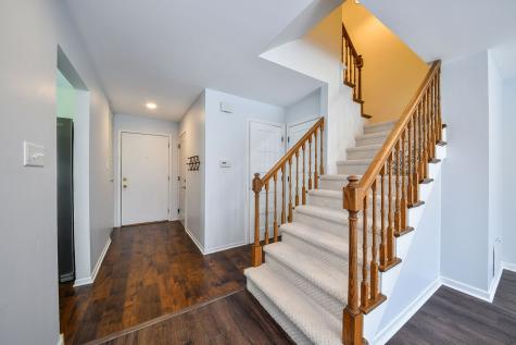 1696 Darwin Court Wheaton IL 60189