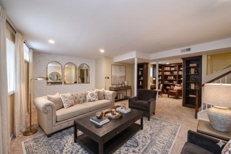 1696 Darwin Court Wheaton IL 60189