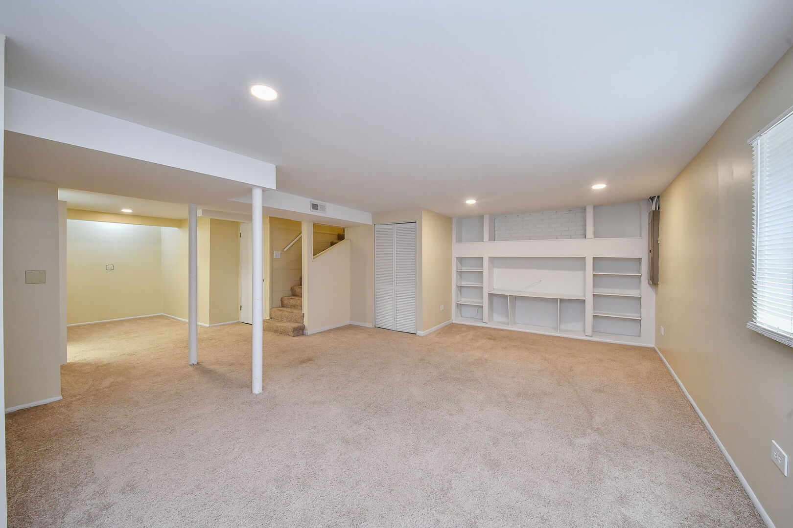 1696 Darwin Court Wheaton IL 60189