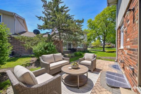 1696 Darwin Court Wheaton IL 60189