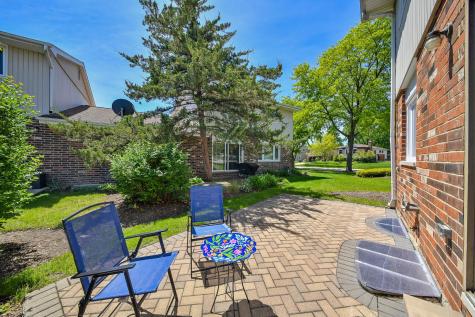 1696 Darwin Court Wheaton IL 60189