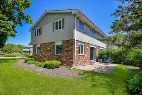 1696 Darwin Court Wheaton IL 60189