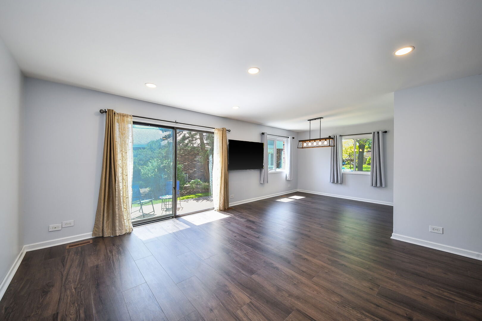 1696 Darwin Court Wheaton IL 60189