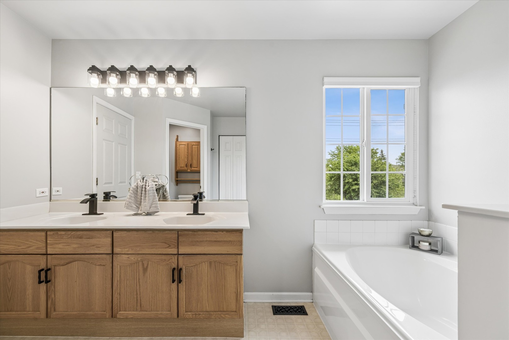 3070 Melbourne Lane Lake In The Hills IL 60156