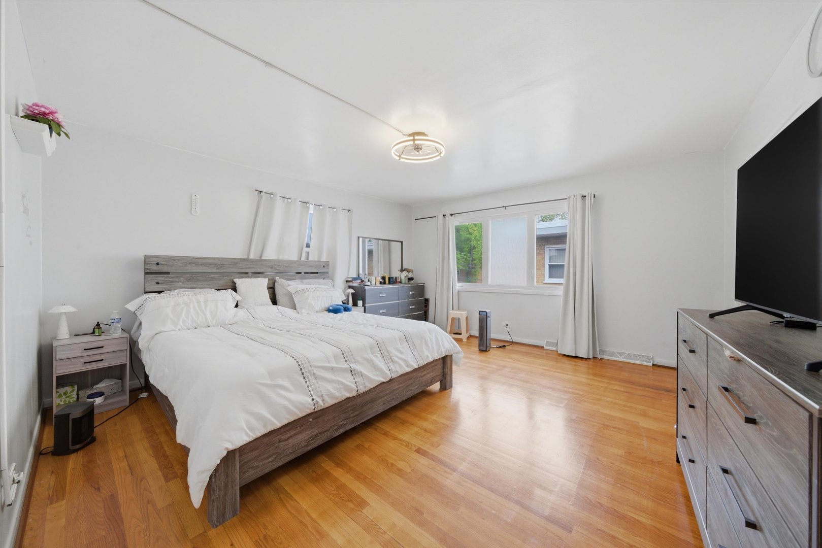 6030 North Winchester Avenue Chicago IL 60660