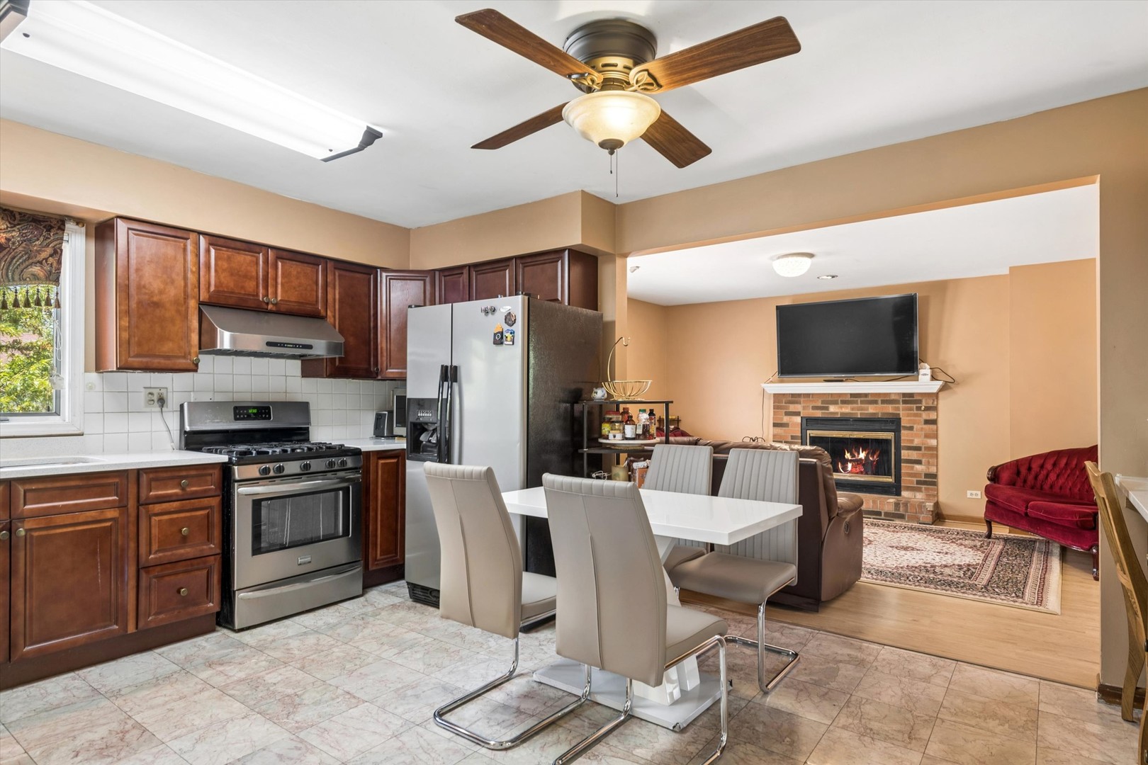 2142 North Summit Street Wheaton IL 60187
