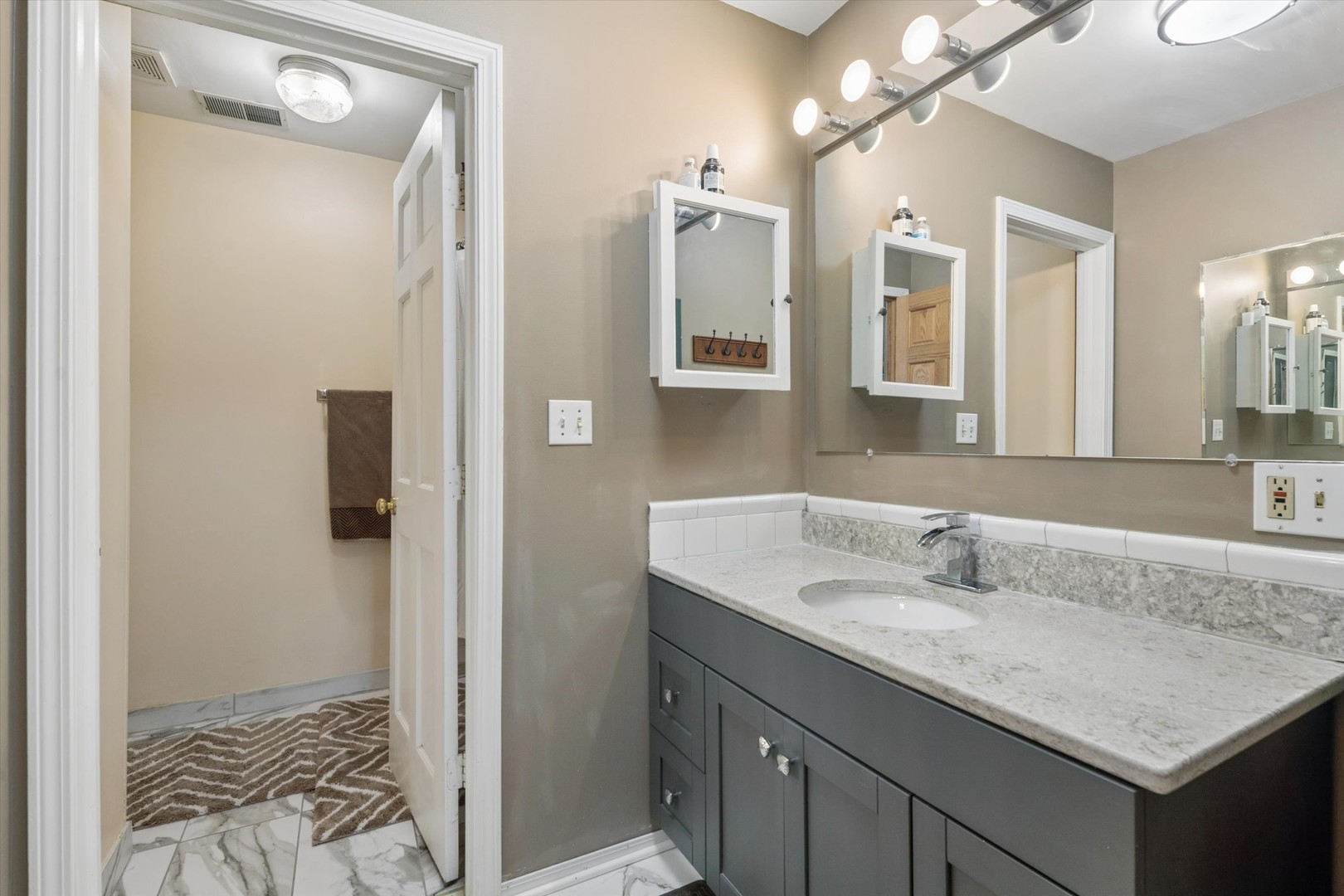 2142 North Summit Street Wheaton IL 60187