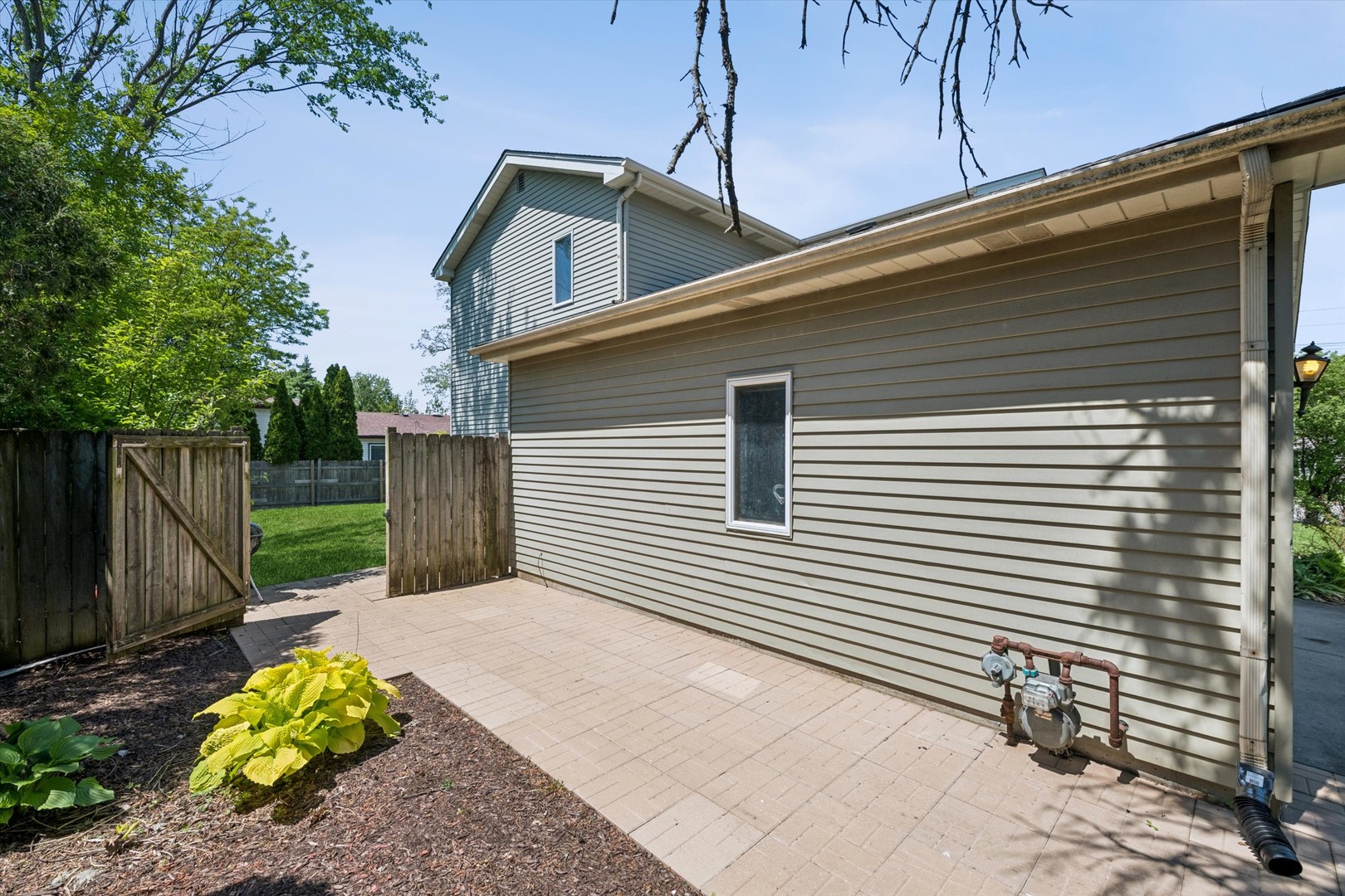 2142 North Summit Street Wheaton IL 60187