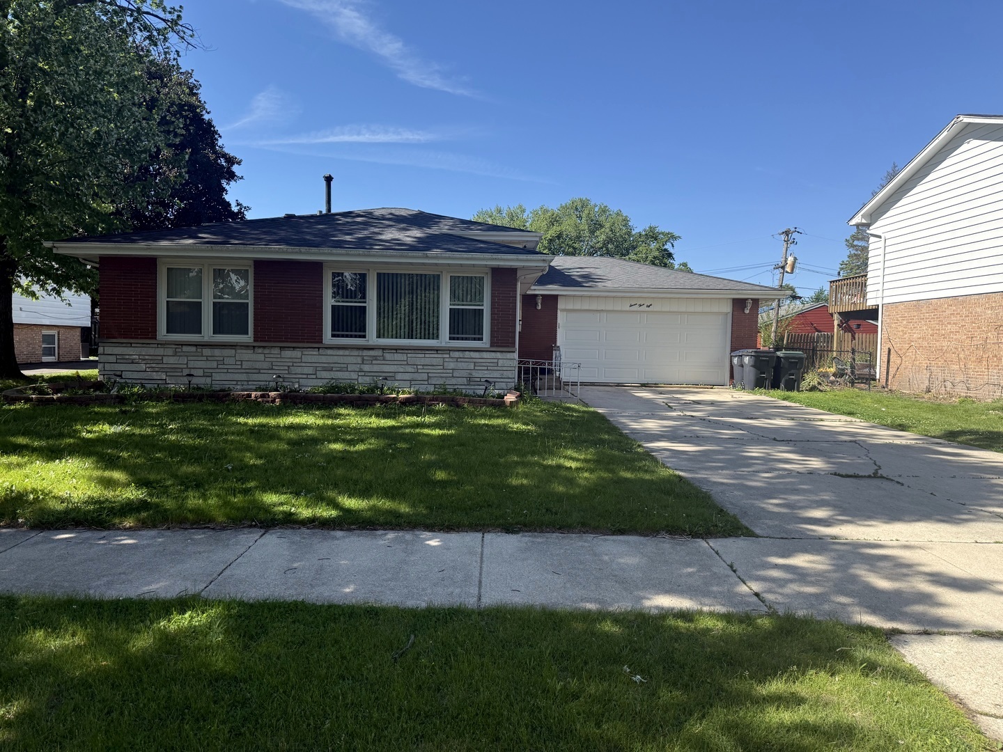 738 East 158th Street South Holland IL 60473