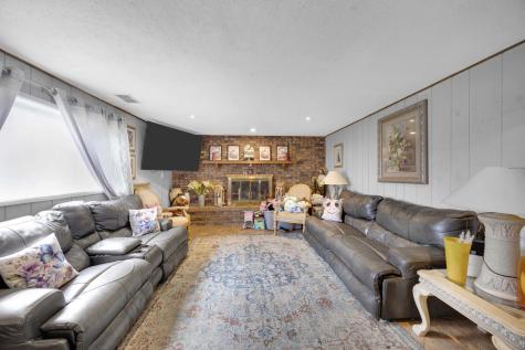 1943 182ND Street Lansing IL 60438
