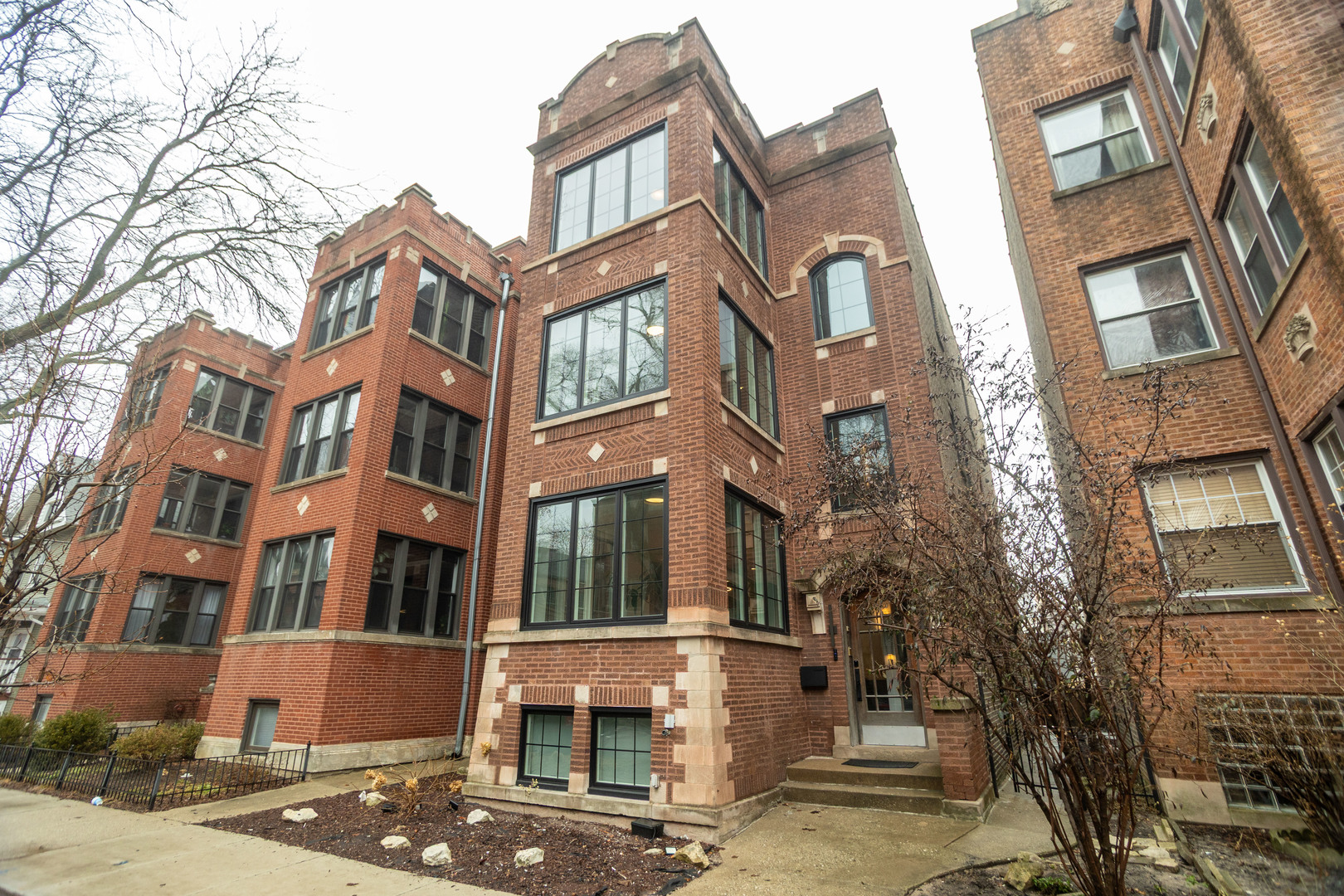 5643 North Glenwood Avenue Chicago IL 60660