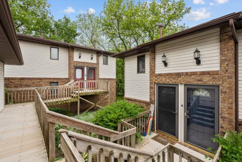 8504 Ridgewood Road Rock Island IL 61201