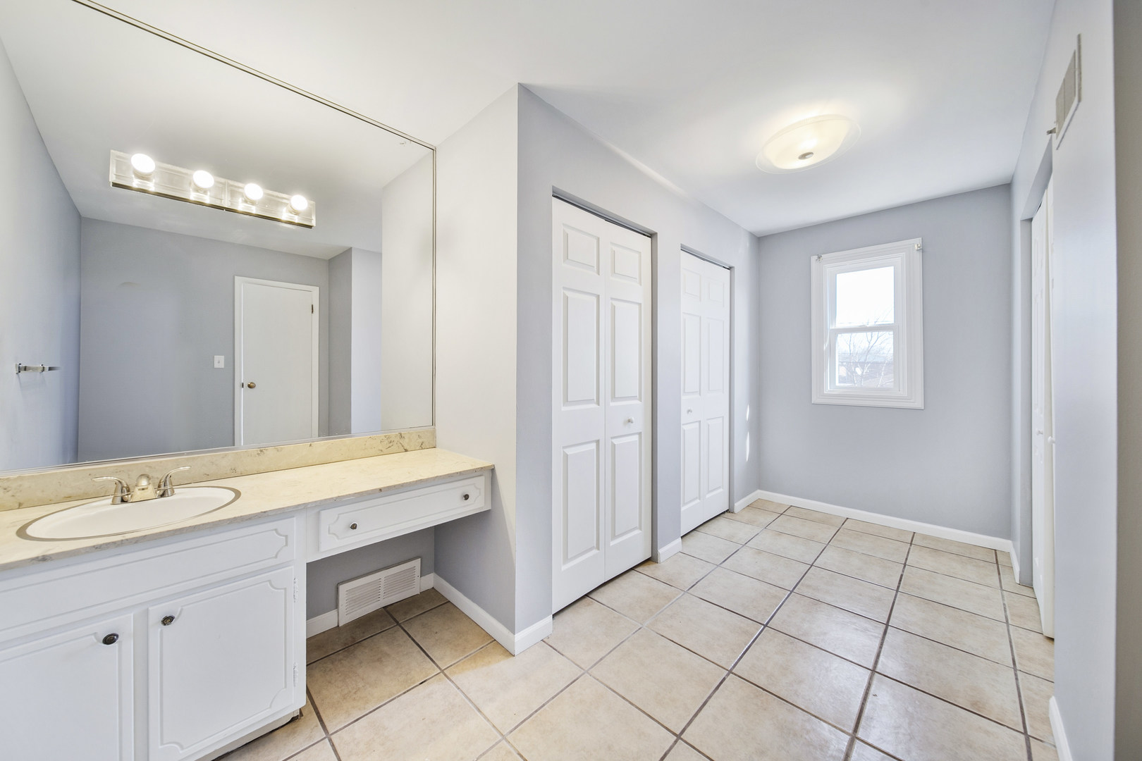 1421 Heather Drive Aurora IL 60506