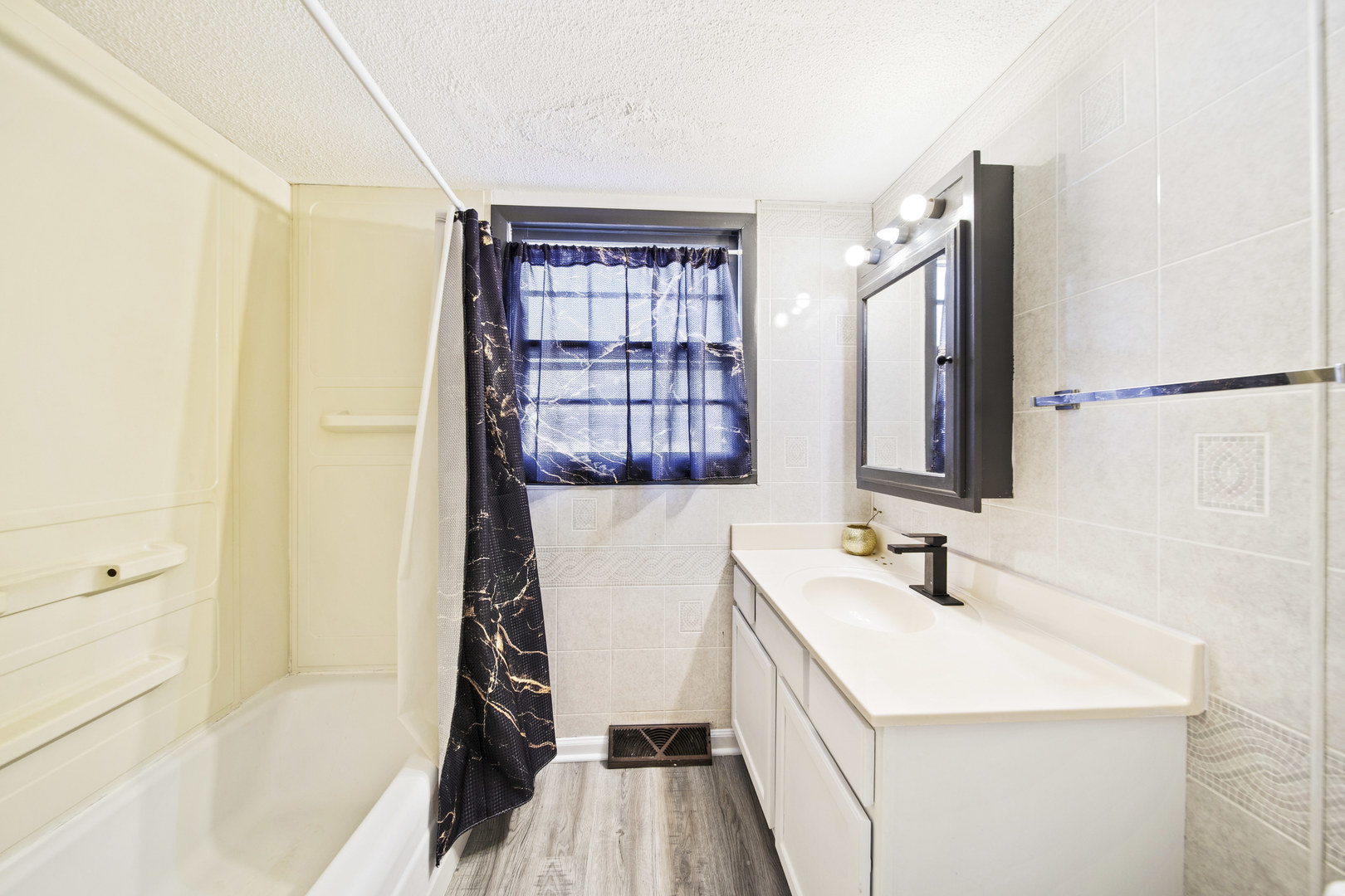 1421 Heather Drive Aurora IL 60506