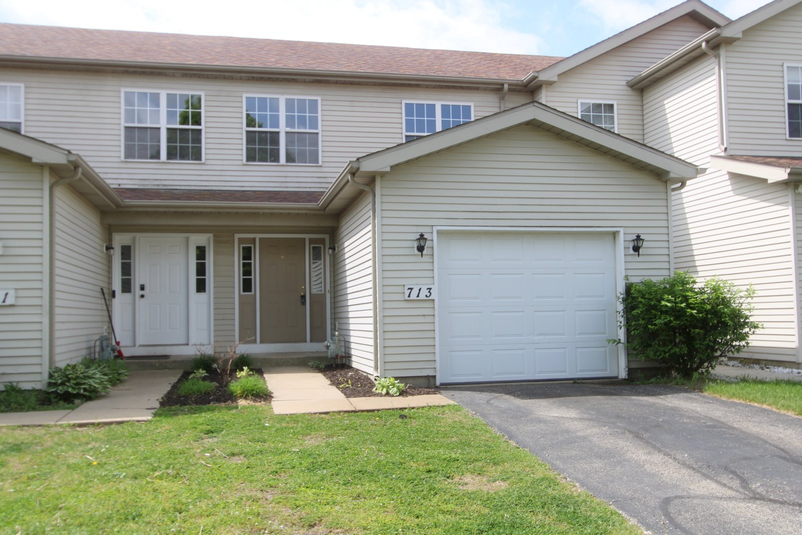 713 Carlisle Drive Woodstock IL 60098