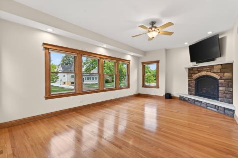 1117 Margret Street Des Plaines IL 60016