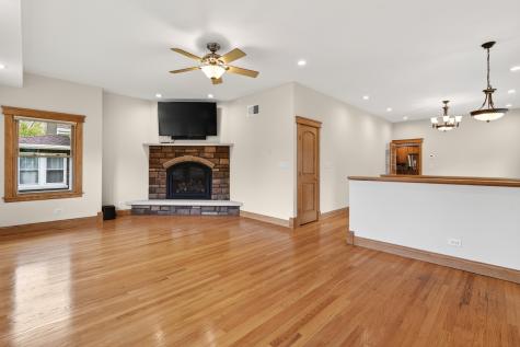 1117 Margret Street Des Plaines IL 60016