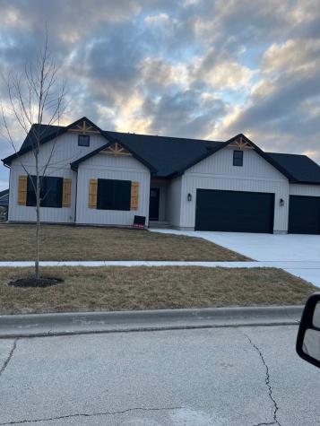 2220 Stratford Lane Sycamore IL 60178