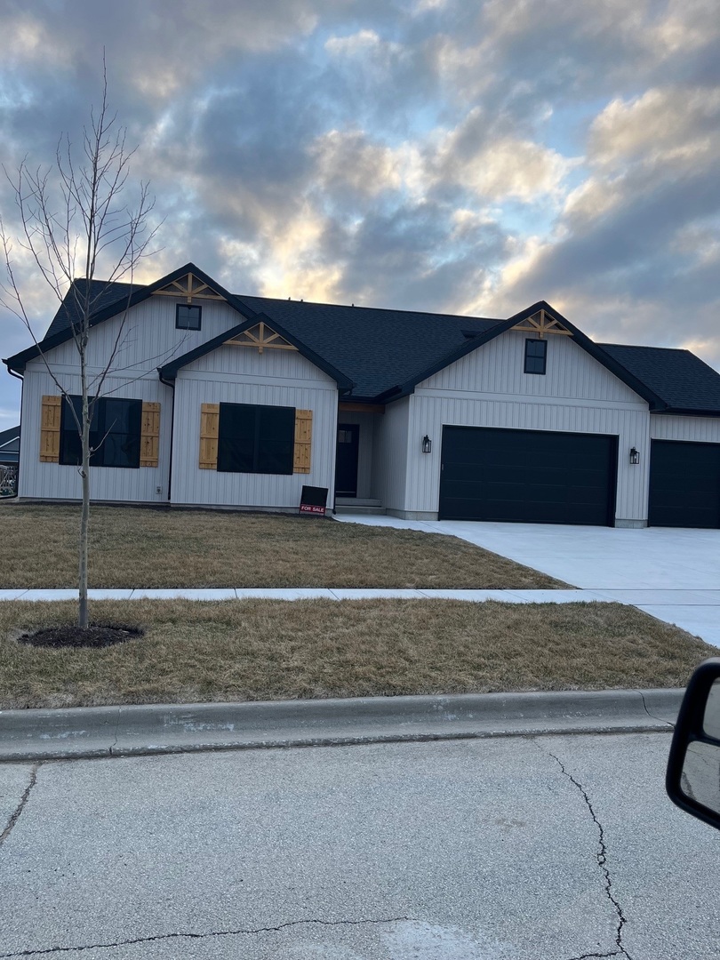 2220 Stratford Lane Sycamore IL 60178