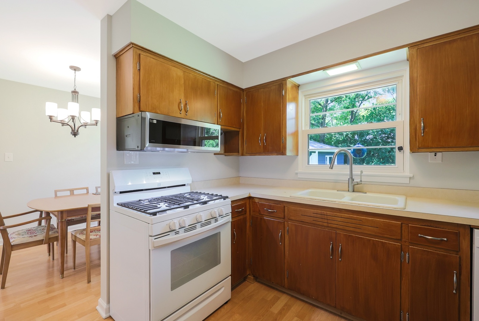 1615 East Evergreen Street Wheaton IL 60187