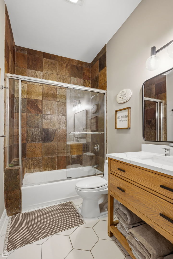 1752 West Erie Street Chicago IL 60622