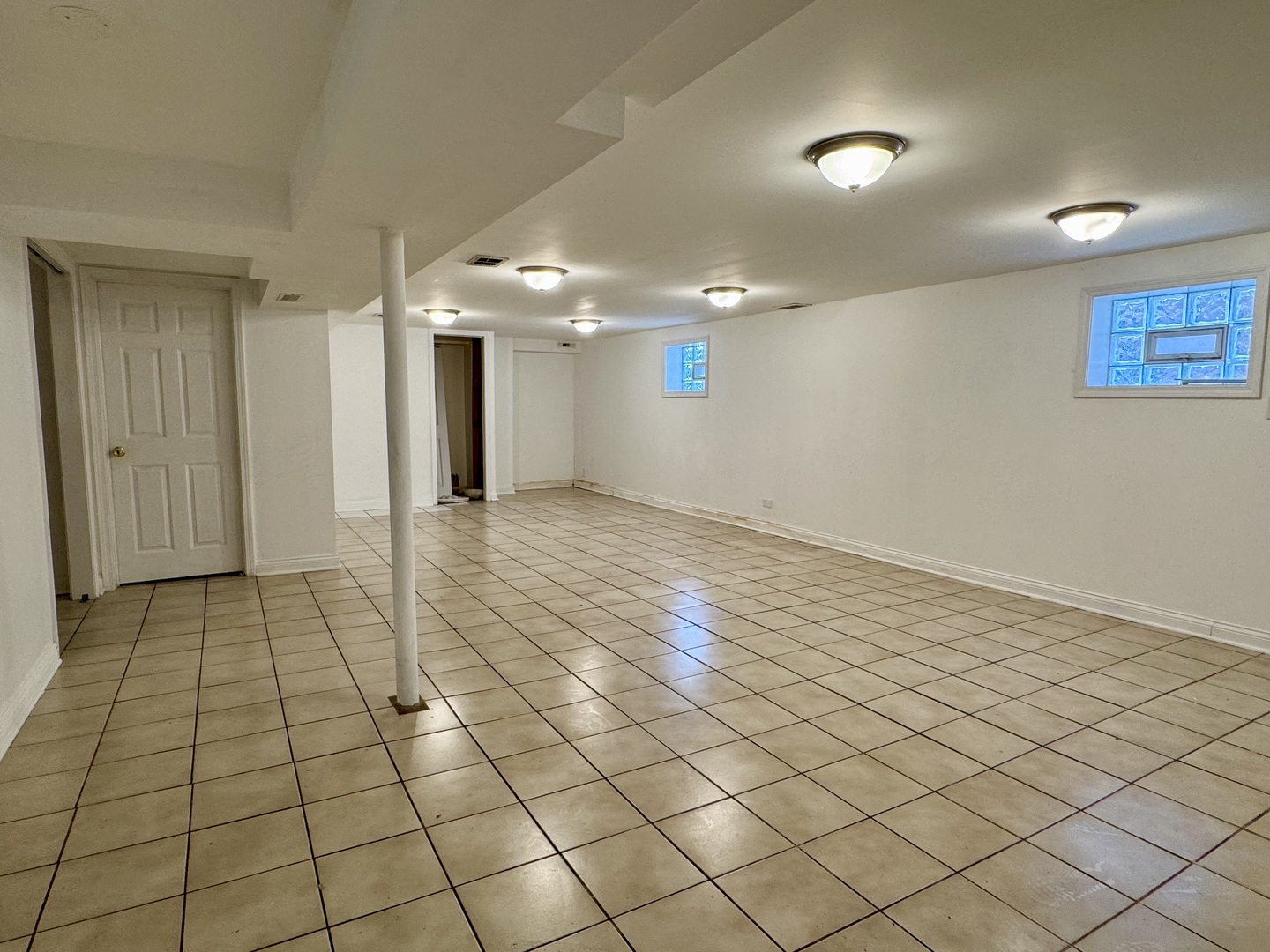 6328 North Troy Street Chicago IL 60659