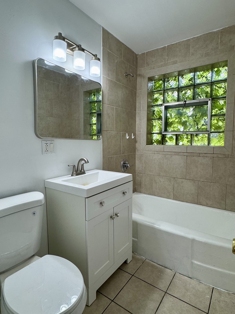 6328 North Troy Street Chicago IL 60659
