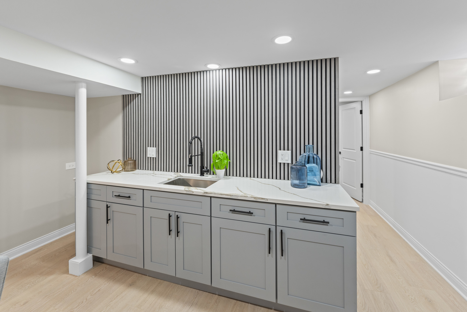 8169 South Tripp Avenue Chicago IL 60652