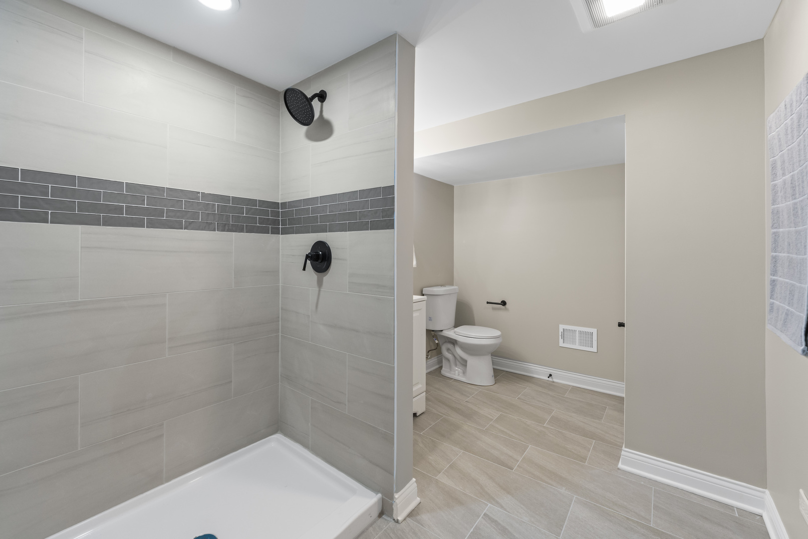 8169 South Tripp Avenue Chicago IL 60652