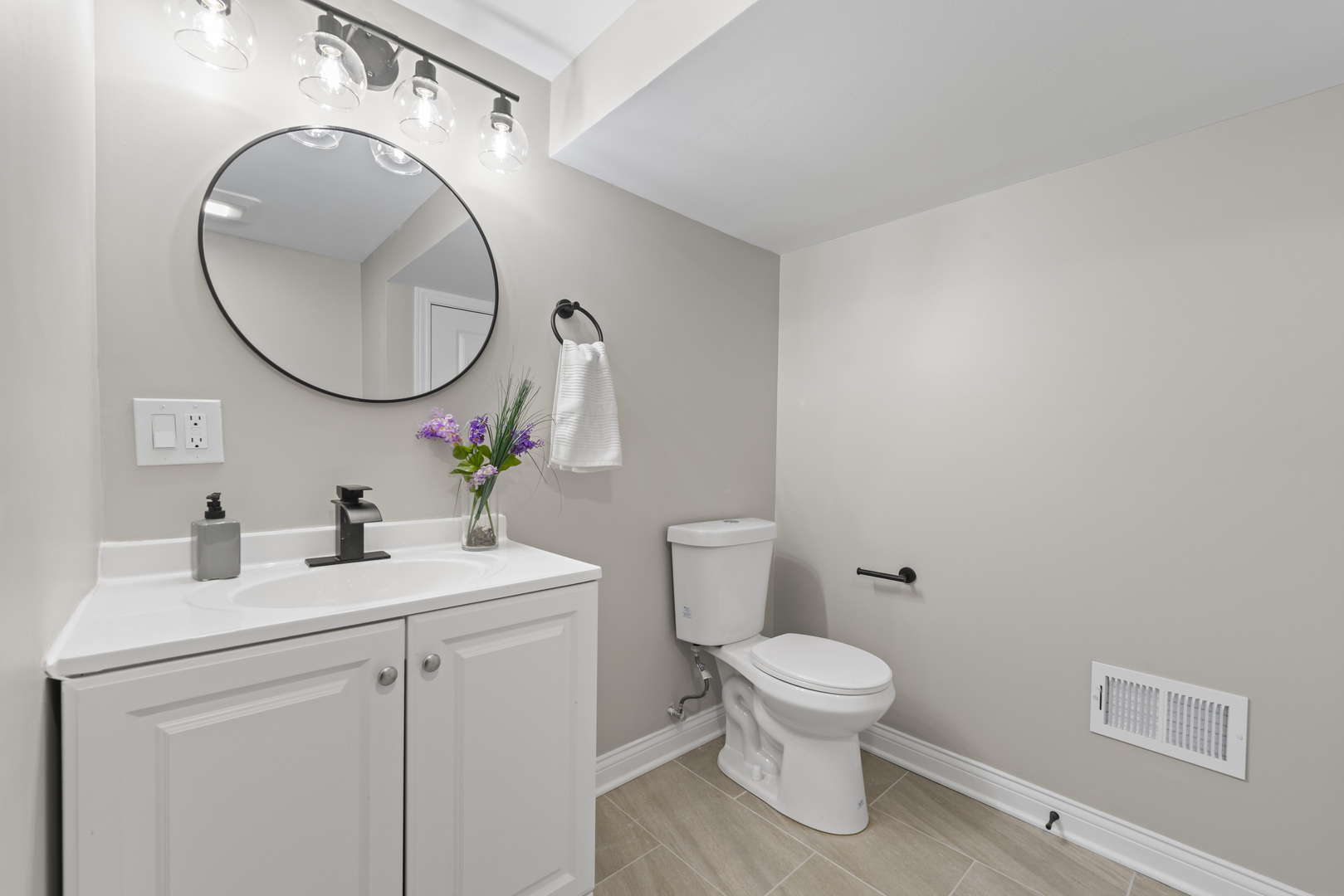 8169 South Tripp Avenue Chicago IL 60652