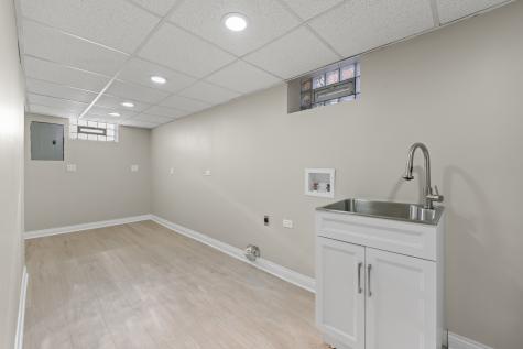 8169 South Tripp Avenue Chicago IL 60652