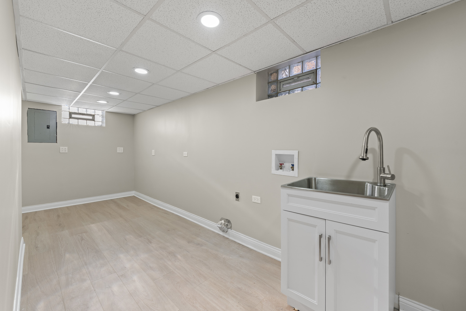 8169 South Tripp Avenue Chicago IL 60652