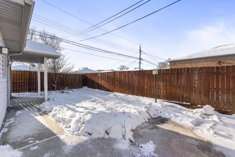 8169 South Tripp Avenue Chicago IL 60652