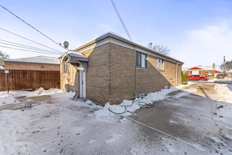 8169 South Tripp Avenue Chicago IL 60652
