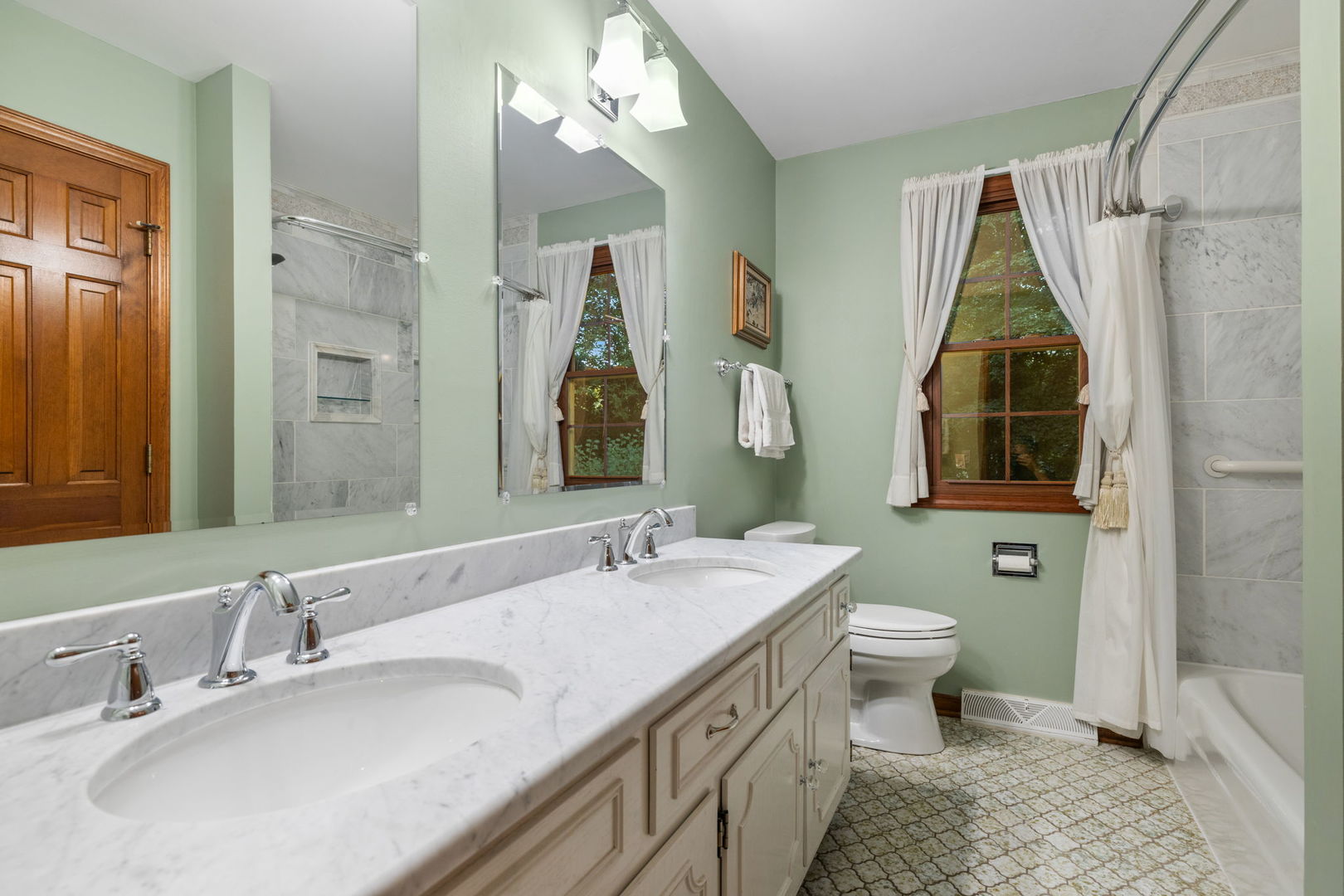 2S501 Seneca Drive Wheaton IL 60189