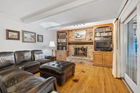 2S501 Seneca Drive Wheaton IL 60189