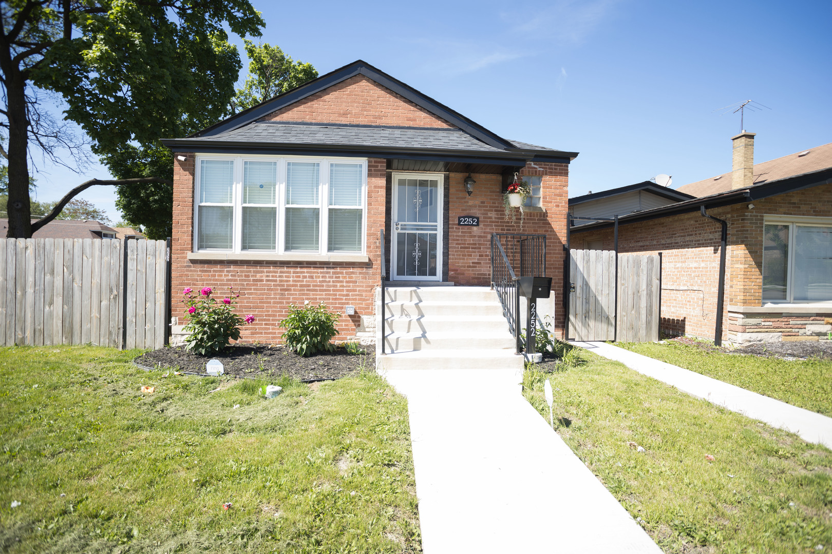 2252 West 71st Street Chicago IL 60636