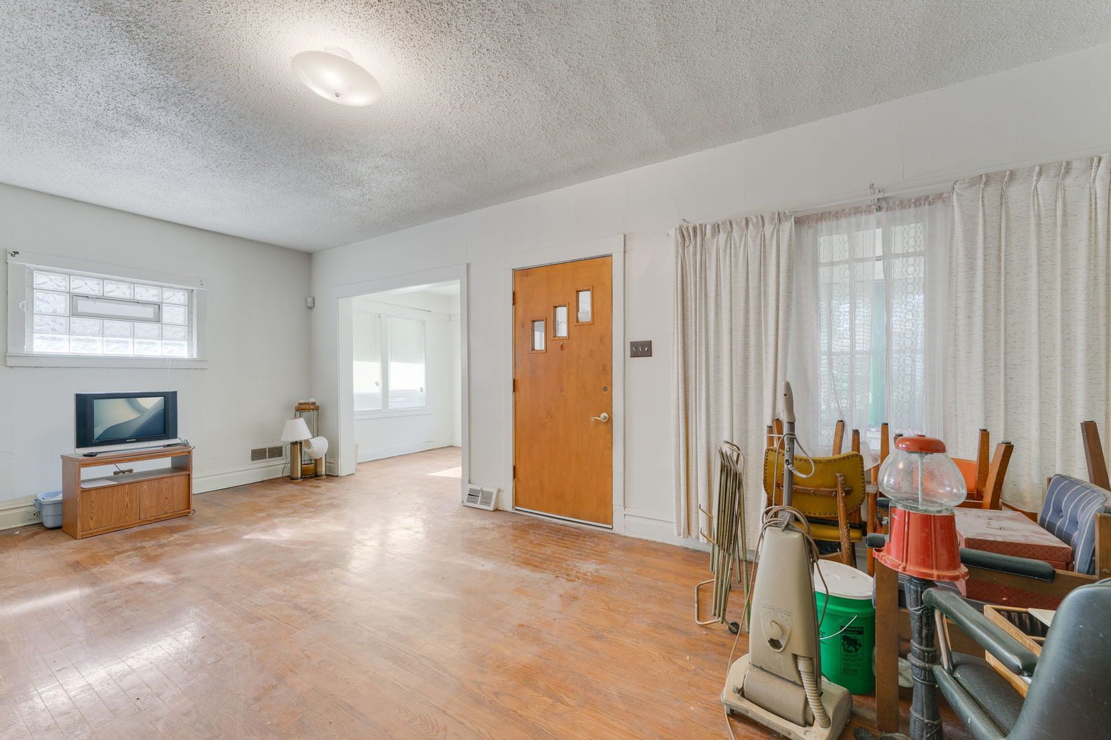 7617 South Crandon Avenue Chicago IL 60649