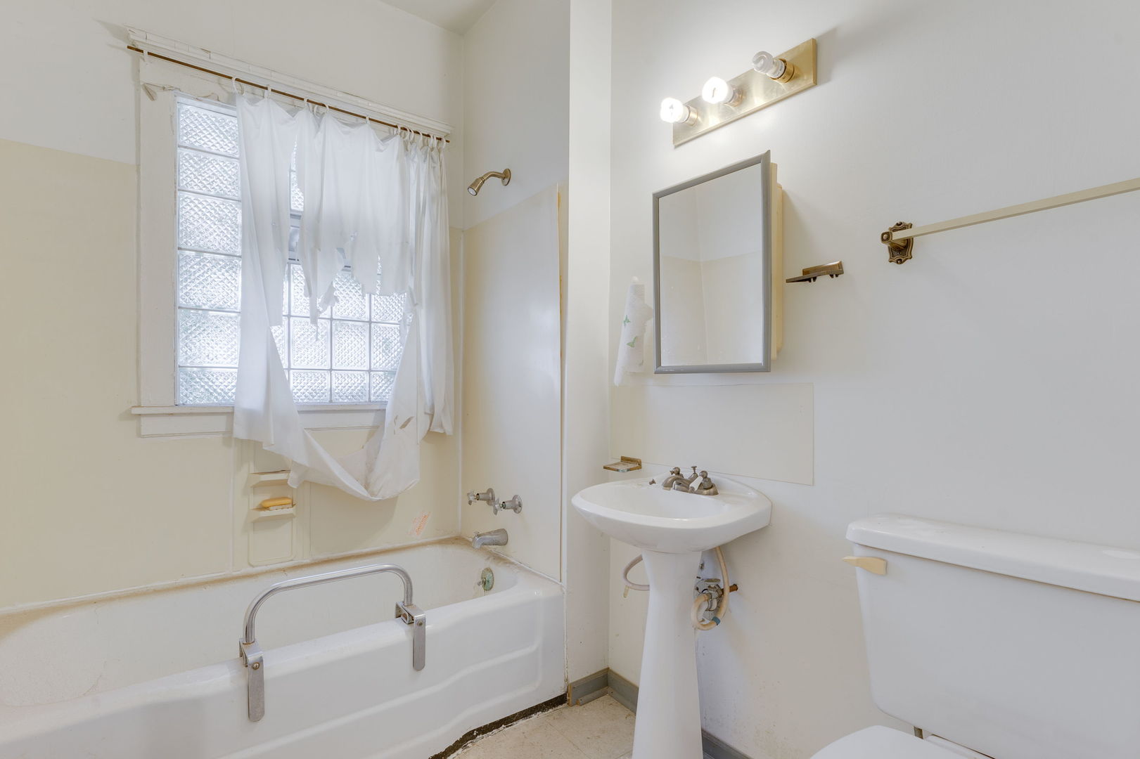 7617 South Crandon Avenue Chicago IL 60649