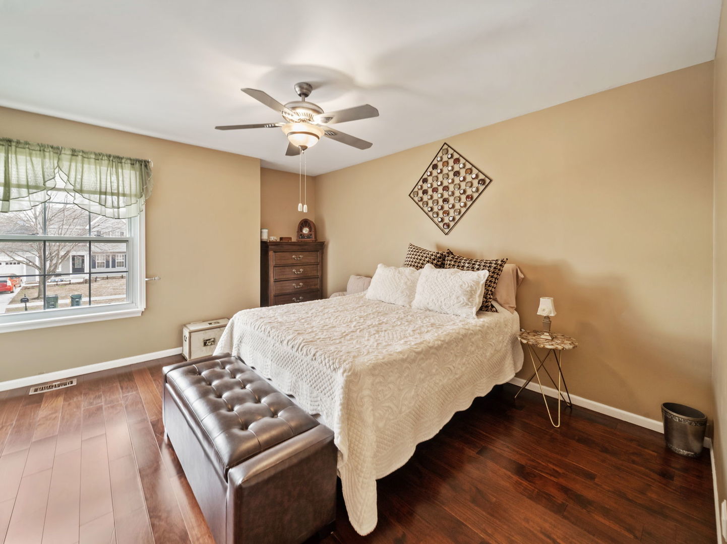 760 Thunderbird Trail Carol Stream IL 60188