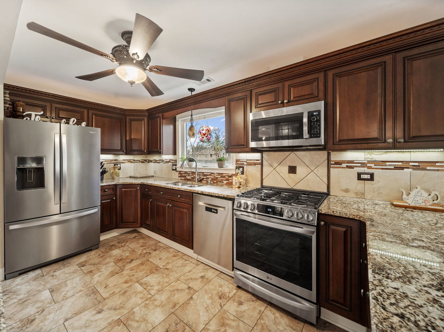 760 Thunderbird Trail Carol Stream IL 60188